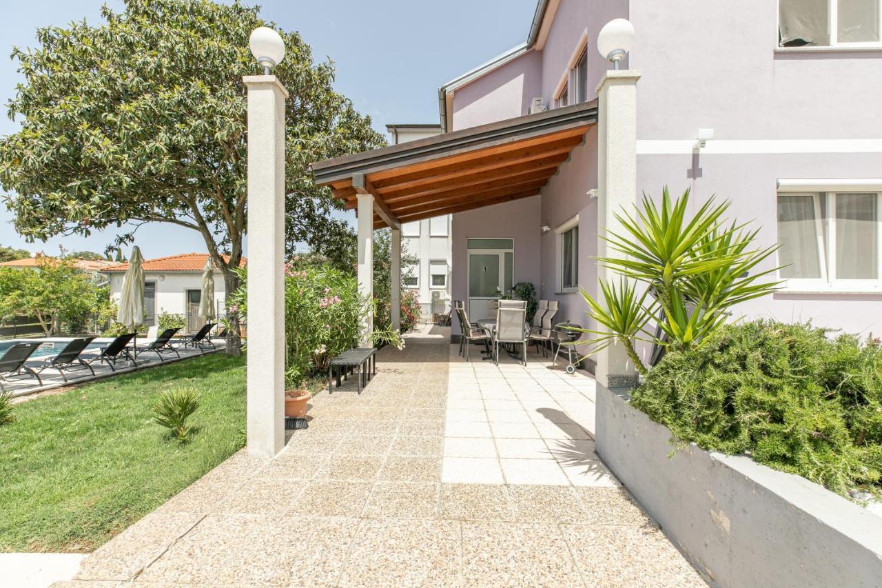 Apartments Tina Stinjan Pula Exterior photo