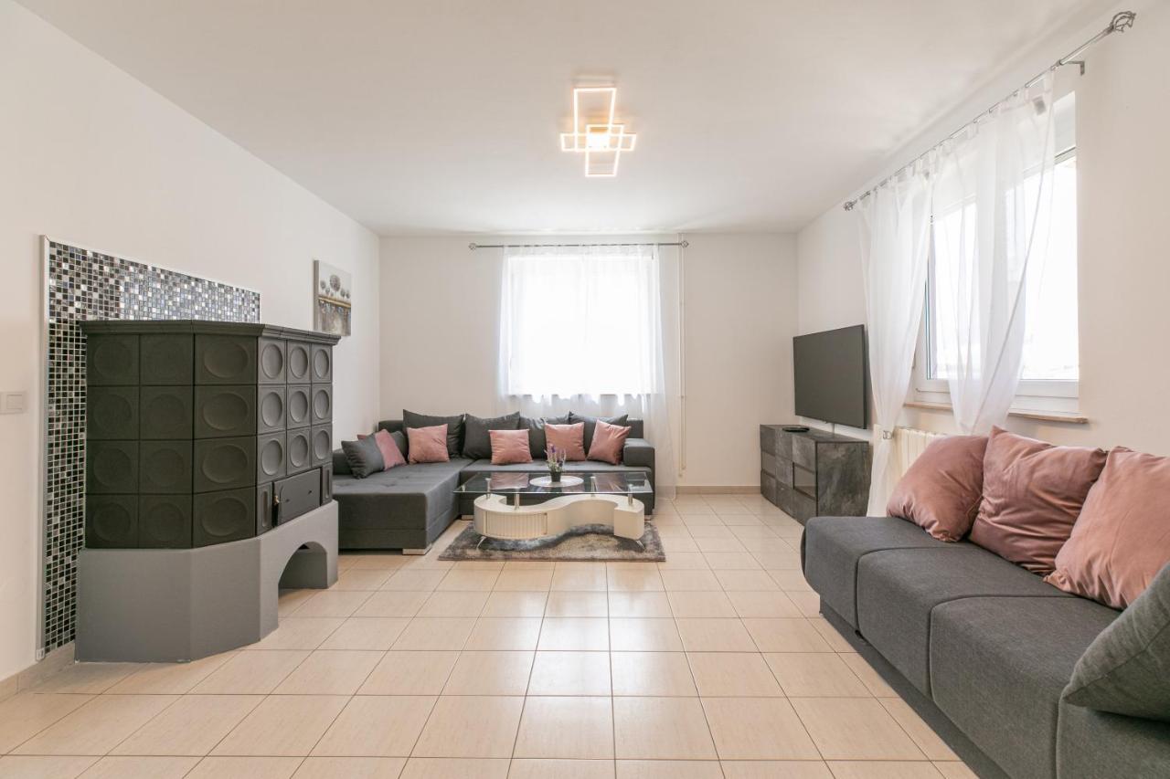 Apartments Tina Stinjan Pula Exterior photo